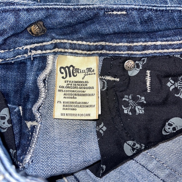 Miss Me Cropped Denim Blue Jeans Fleur de Lis Size 25 JP436g Women Teen Cute - Picture 6 of 8